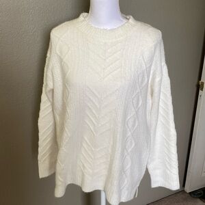 Bobeau winter white long sleeved split hem sweater, size large
